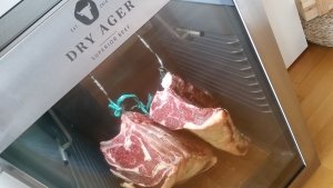 dry aged steaks im dry ager 2
